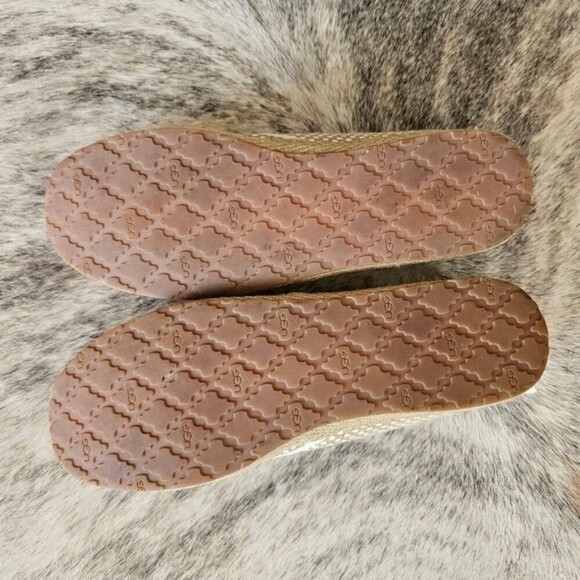 UGG Indah Sheepskin Polka Dot Lace Up Burlap Flats - Picture 10 of 10